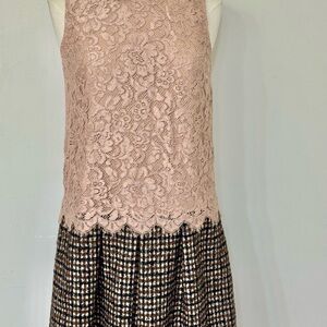 Pre-owned DOLCE & GABBANA US size 4 lace & tweed sleeveless dress.